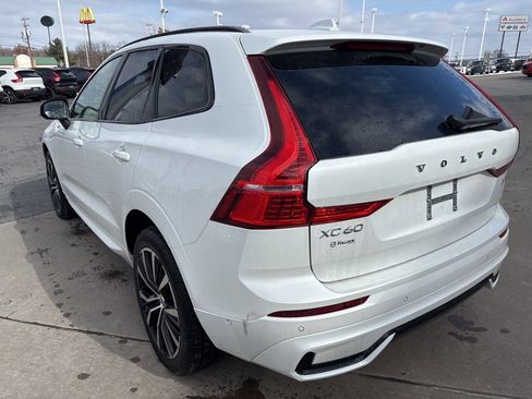 Used 2025 Volvo XC60 B5 Plus image 8