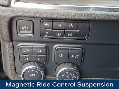 Used 2025 Chevrolet Tahoe Premier AWD/4WD image 17