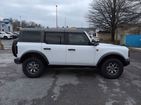 Used 2023 Ford Bronco Badlands image 9