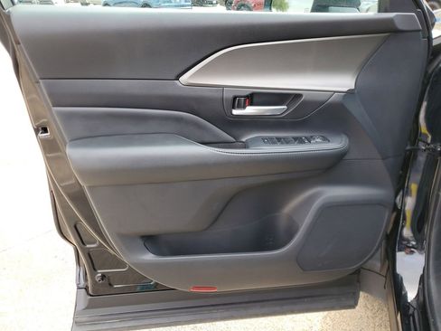 Used 2025 Toyota Grand Highlander FWD image 18