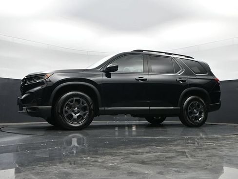Used 2025 Honda Pilot TrailSport image 46