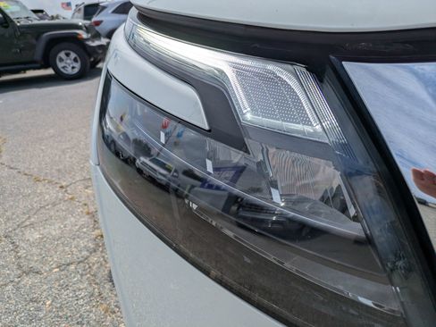 Certified 2024 Nissan Pathfinder SV FWD image 11