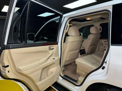 Used 2011 Lexus LX 570 4WD w/ Luxury Pkg image 16