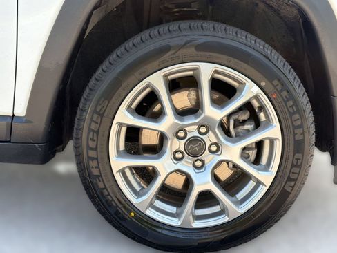 Used 2025 Jeep Compass Limited AWD/4WD image 12