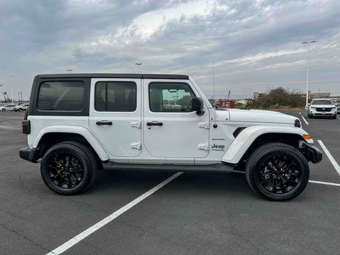 Used 2022 Jeep Wrangler Unlimited Sahara w/ Cold Weather Group image 5