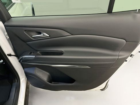 Used 2025 Chevrolet Traverse LT AWD/4WD image 32