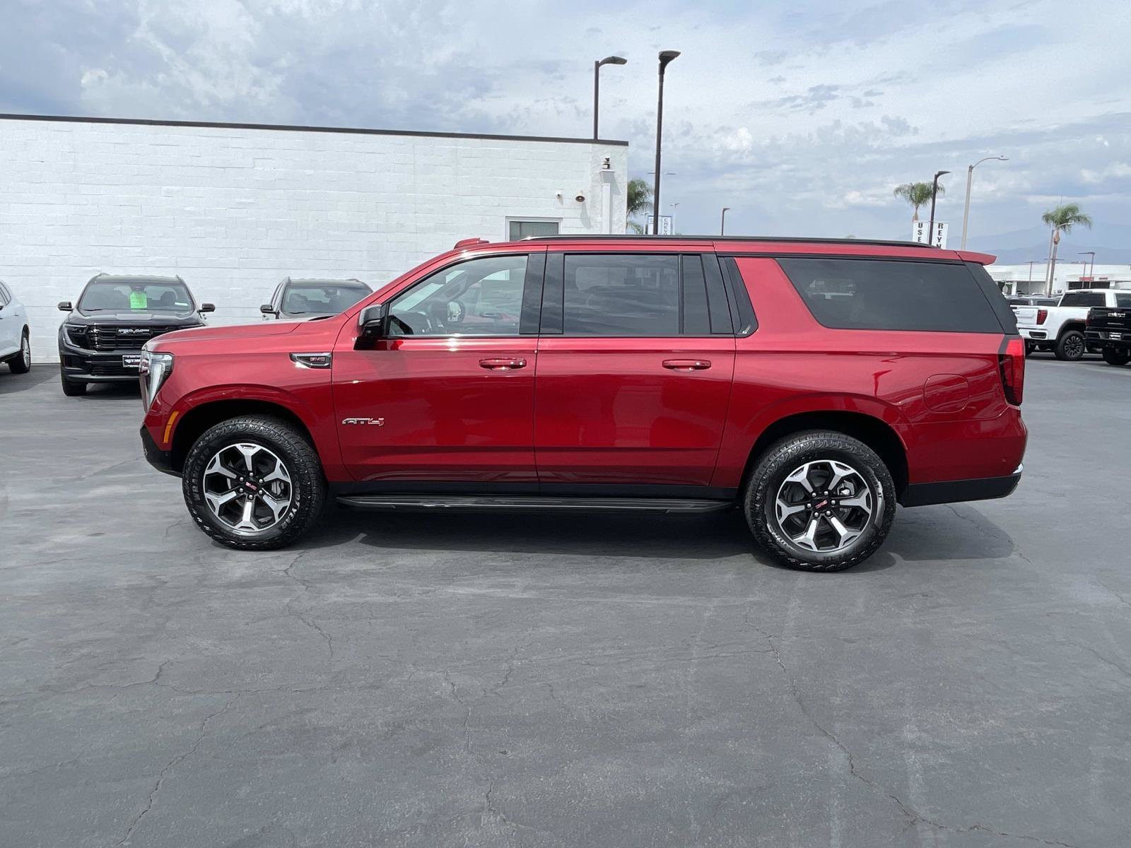 New 2026 GMC Yukon XL AT4 AWD/4WD image 8