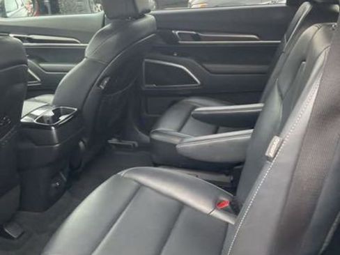 Used 2025 Kia Telluride S FWD image 11