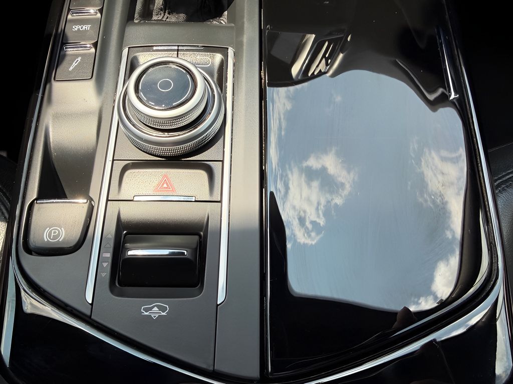 Used 2020 Maserati Levante AWD/4WD image 50