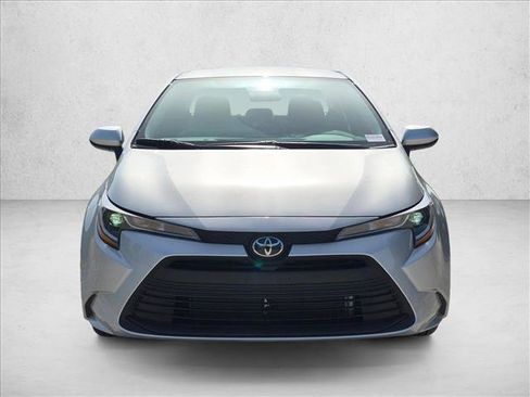 Used 2024 Toyota Corolla LE FWD image 2