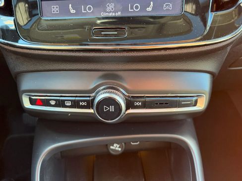 Used 2024 Volvo XC40 B5 Plus AWD/4WD image 18