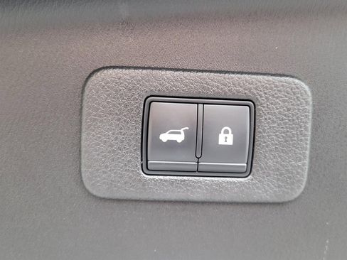 Used 2022 Nissan Armada Platinum w/ Captain's Chairs Package image 5