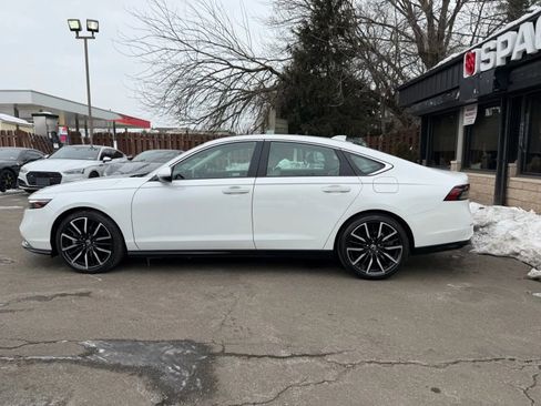 Used 2023 Honda Accord Touring image 9