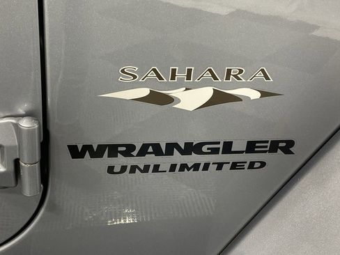 Used 2016 Jeep Wrangler Unlimited Sahara image 28