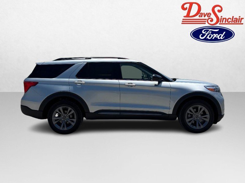 Used 2024 Ford Explorer XLT w/ Equipment Group 202A AWD/4WD image 5