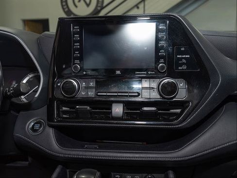 Used 2022 Toyota Highlander XSE AWD/4WD image 15