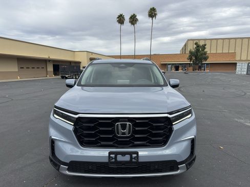 Used 2023 Honda Pilot Touring image 2