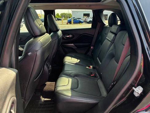 Used 2019 Jeep Cherokee Limited w/ Trailer Tow Group AWD/4WD image 30