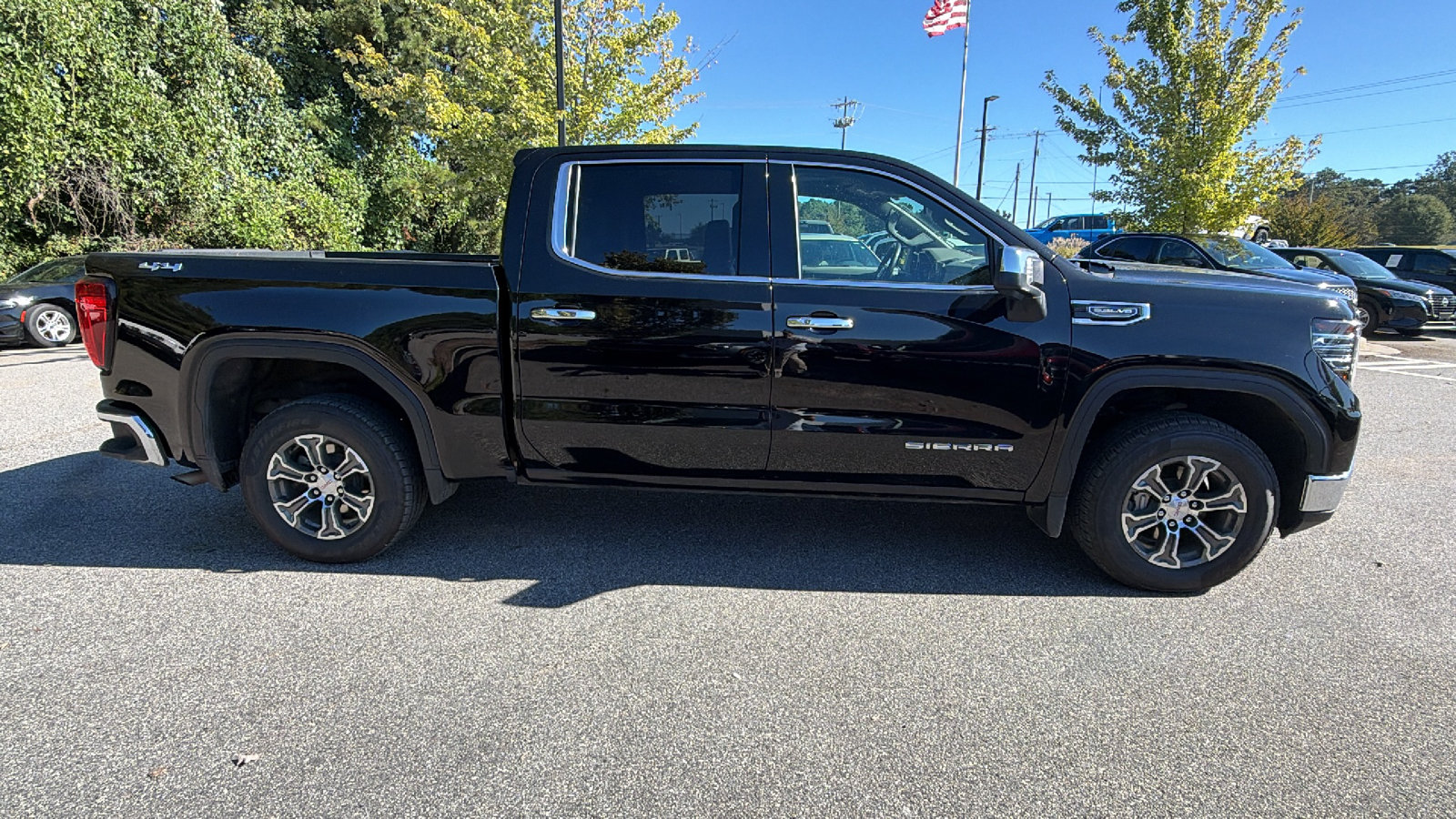 Used 2025 GMC Sierra 1500 SLT AWD/4WD image 7