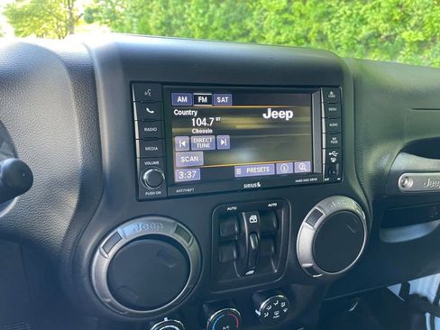 Used 2018 Jeep Wrangler Unlimited Sport S AWD/4WD image 14