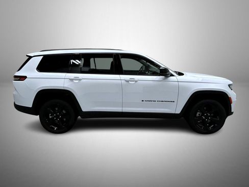 New 2025 Jeep Grand Cherokee L Limited w/ Black Appearance Package AWD/4WD image 4
