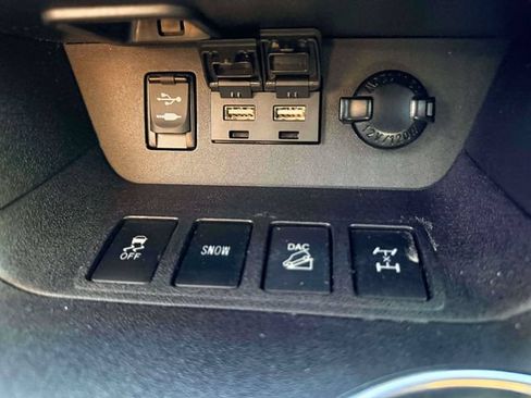 Used 2019 Toyota Highlander XLE AWD/4WD image 33