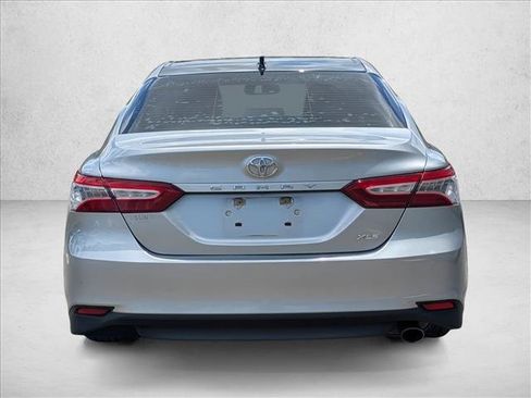 Used 2019 Toyota Camry XLE FWD image 6
