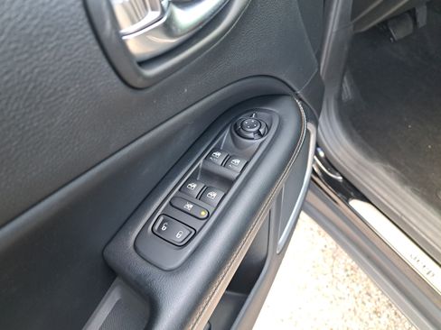 Used 2020 Jeep Compass Latitude w/ Popular Equipment Group image 16