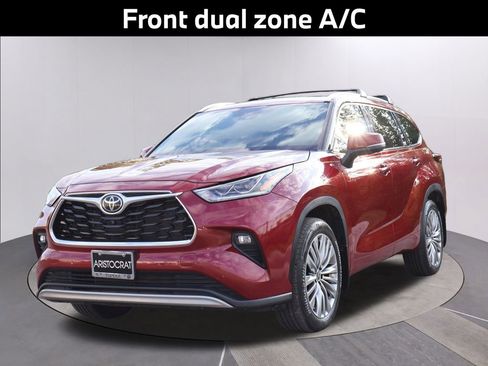 Used 2023 Toyota Highlander Platinum image 4