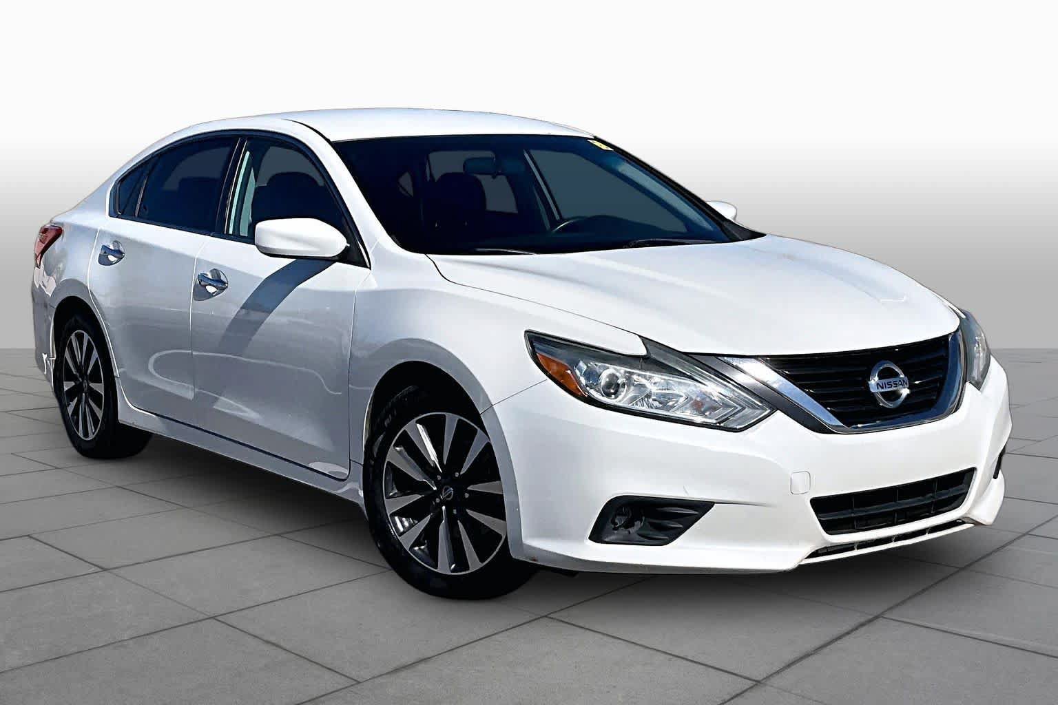 Used 2017 Nissan Altima 2.5 SV FWD image 3