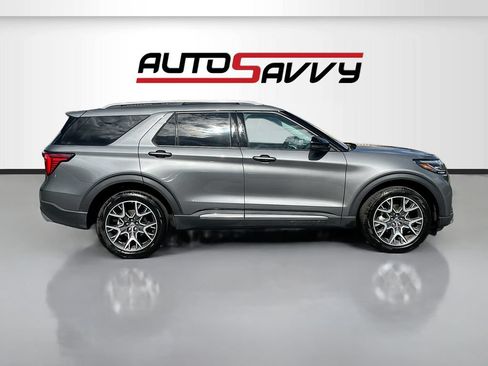 Used 2025 Ford Explorer Platinum w/ Ultimate Package AWD/4WD image 8