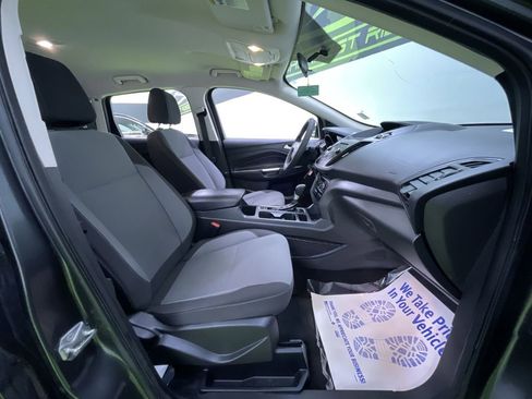 Used 2017 Ford Escape SE image 28