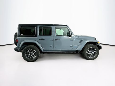 Used 2024 Jeep Wrangler Unlimited w/ Convenience Group AWD/4WD image 10
