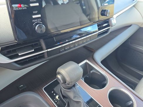 Used 2023 Toyota Sienna LE image 21