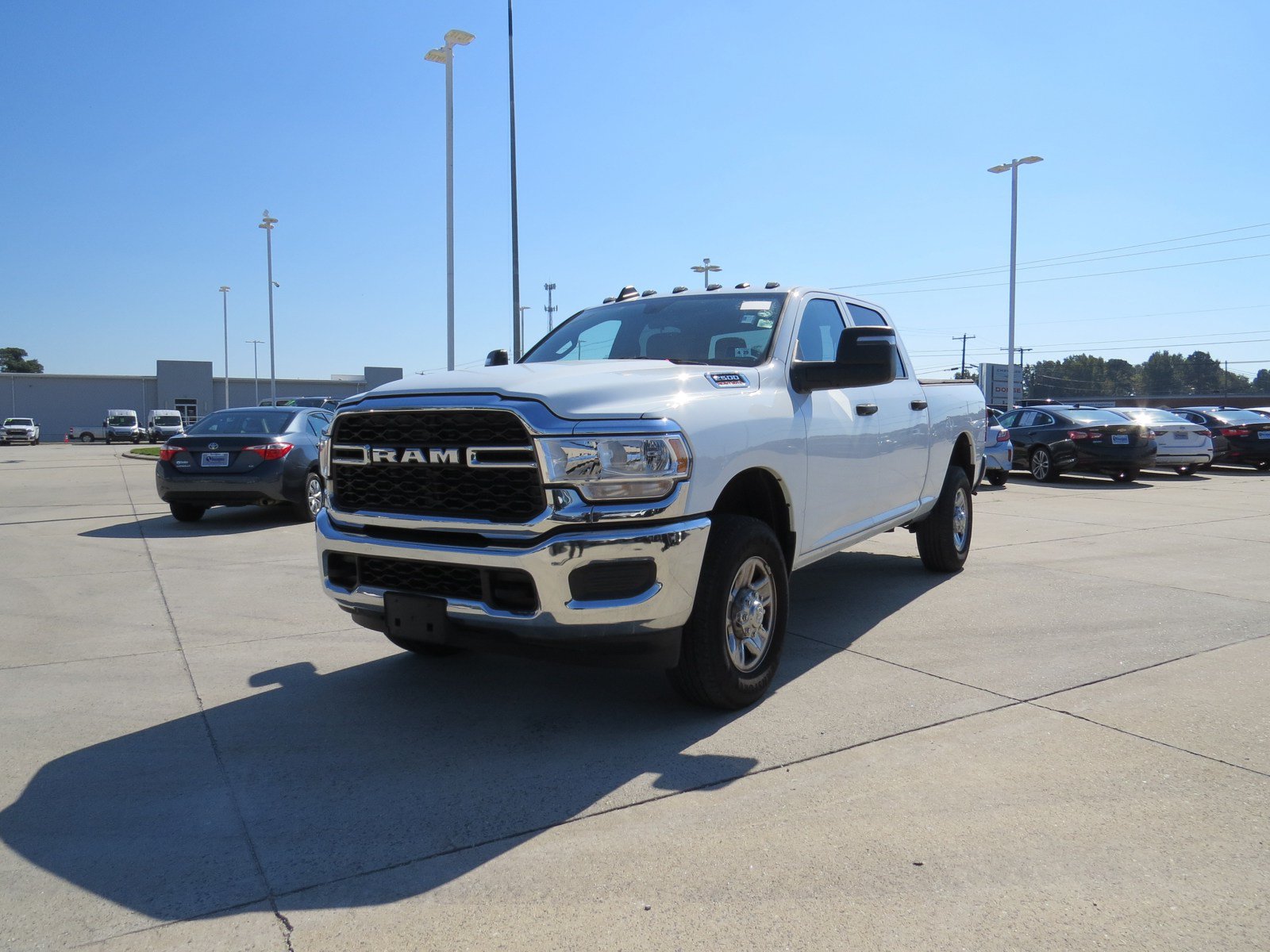 Used 2024 RAM 2500 Tradesman w/ Chrome Appearance Group AWD/4WD image 8