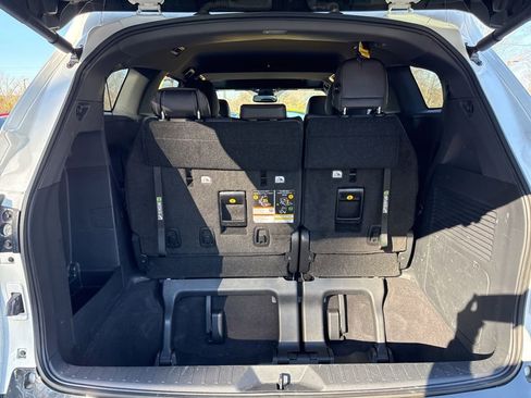 Used 2023 Toyota Sienna XSE image 9