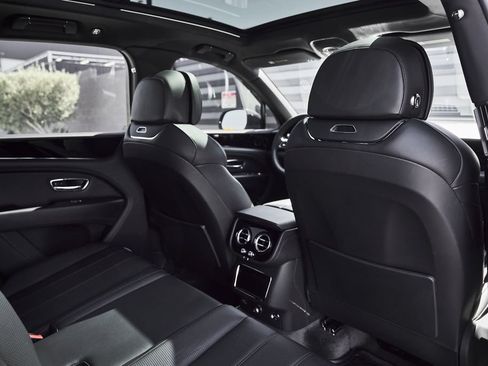 Used 2022 Bentley Bentayga AWD/4WD image 38