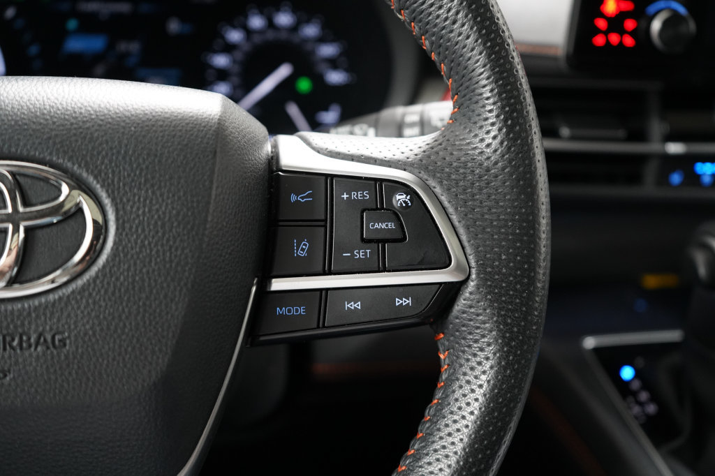 Used 2024 Toyota Sienna XSE w/ XSE Premium Package FWD image 16