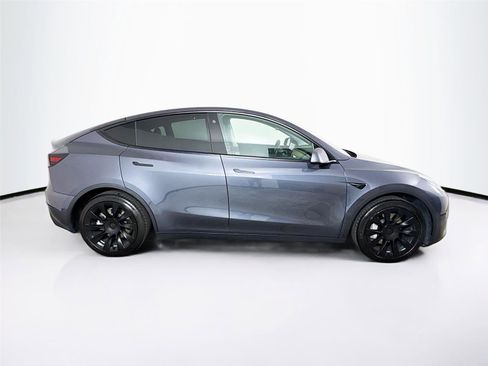Used 2021 Tesla Model Y Long Range image 13