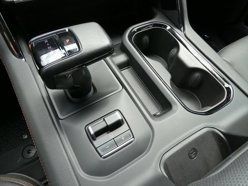 Certified 2022 GMC Sierra 1500 AT4 w/ AT4 Premium Package AWD/4WD image 32