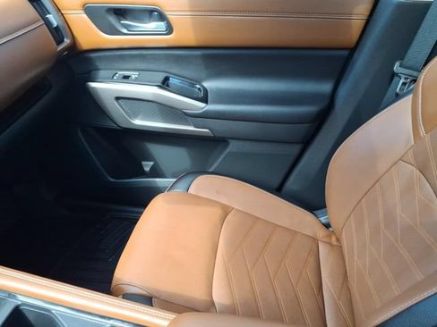 Used 2023 Nissan Pathfinder Platinum w/ Cargo Package AWD/4WD image 19