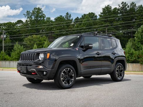 Used 2023 Jeep Renegade Trailhawk AWD/4WD image 3