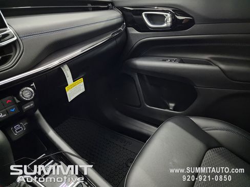 New 2026 Jeep Compass Latitude image 13