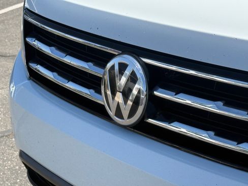 Used 2021 Volkswagen Tiguan SE w/ Panoramic Sunroof Package FWD image 30