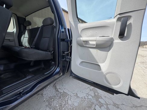 Used 2011 Chevrolet Silverado 2500 W/T w/ Snow Plow Prep Package image 17