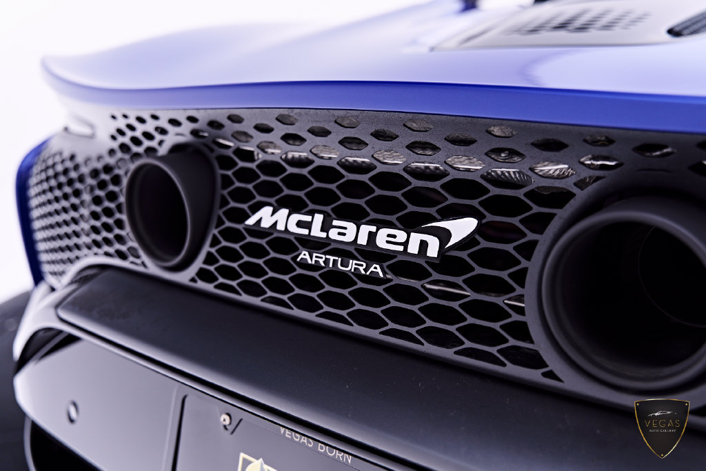 Used 2025 McLaren Artura RWD image 37