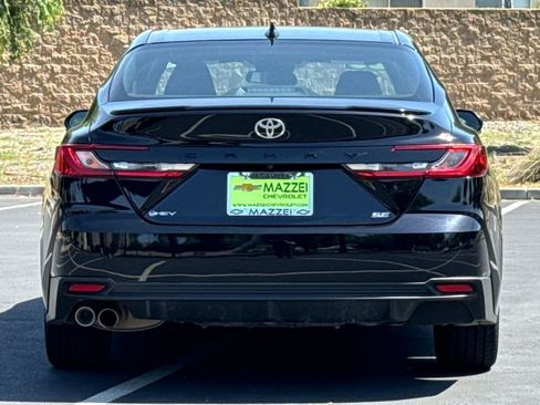 Used 2025 Toyota Camry SE FWD image 12