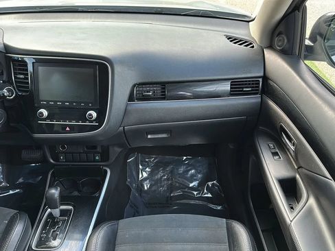 Used 2020 Mitsubishi Outlander SE FWD image 29