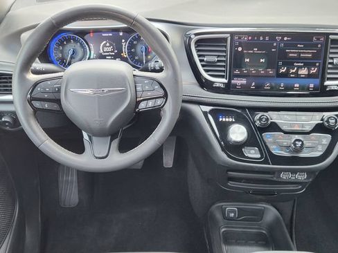 Used 2023 Chrysler Pacifica Touring w/ S Appearance Package FWD image 27