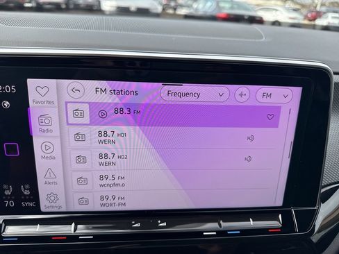 Certified 2025 Volkswagen Atlas Cross Sport SEL R-Line image 23